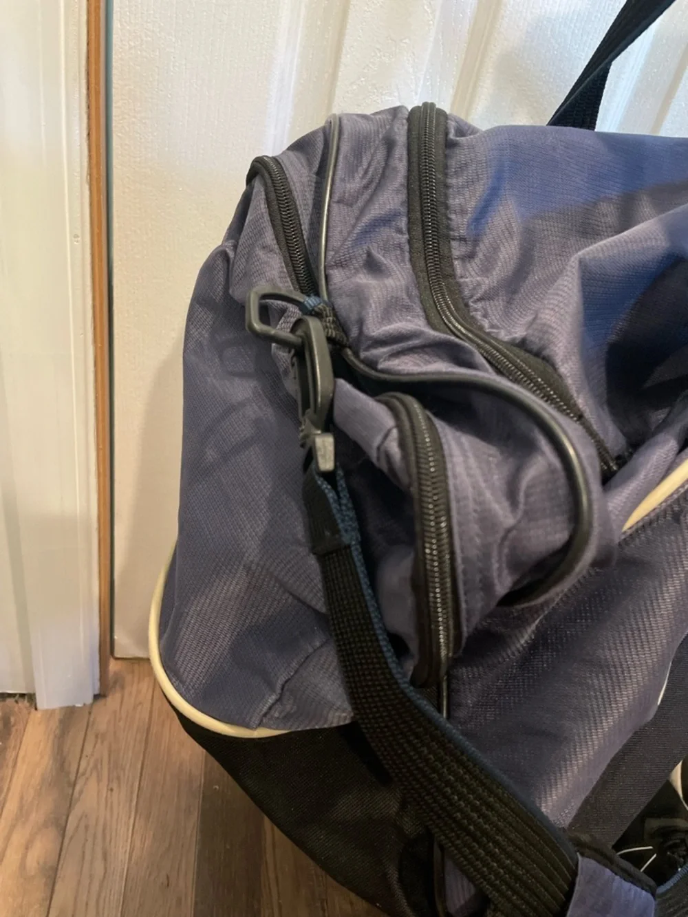 Vintage Nike Duffle Bag w\Shoulder Strap Navy Blue 25”x15”x12”